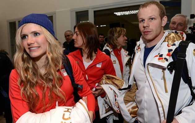 Biatlonistka Gabriela Soukalová před odletem do Soči na Zimní olympijské hry dne 30. ledna 2014 na kbelském letišti.