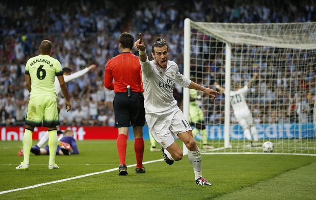 Gareth Bale z Realu Madrid se raduje z branky, kterou vstřelil do sítě Manchesteru City.