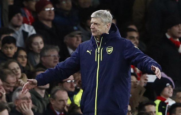 Kouč Arsenalu Arséne Wenger po debaklu s Bayernem v odvetném osmifinále Ligy mistrů určitě přemýšlel o rezignaci, kterou požadovali fanoušci Kanonýrů.