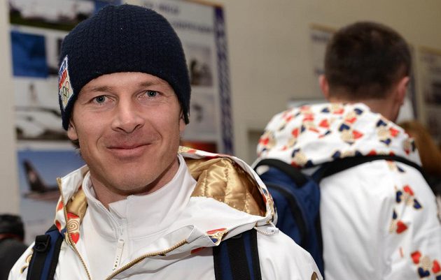 Trenér české snowboardové reprezentace Martin Černík před odletem do Soči na Zimní olympijské hry dne 30. ledna 2014 na kbelském letišti.