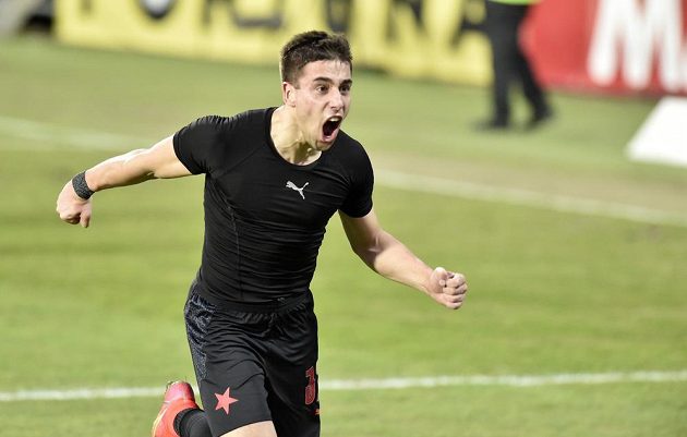 Střídající Ondřej Lingr dokonal třetím gólem obrat Slavie v souboji se Slováckem.