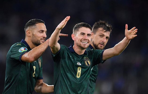 Radost v podání italských fotbalisté po výhře nad Řeckem. Díky ní se kvalifikovali na EURO 2020.