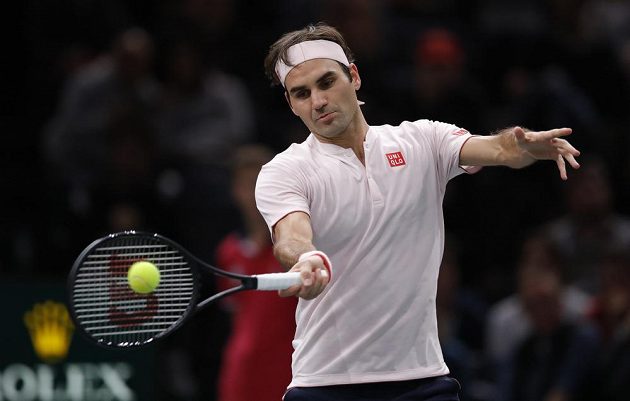 Roger Federer si zajistil postup do semifinále výhrou nad Nišikorim