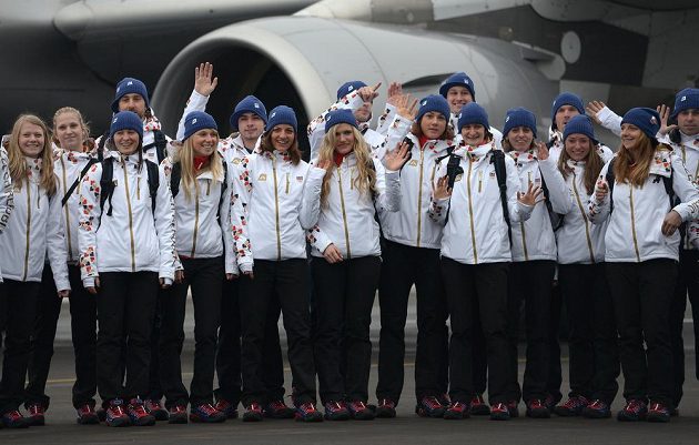 První část české olympijské výpravy před odletem do Soči na Zimní olympijské hry dne 30. ledna 2014 na kbelském letišti. V přední řadě jsou: Veronika Vítková (druhá zleva), Gabriela Soukalová uprostřed), Martina Sáblíková (páta zprava).