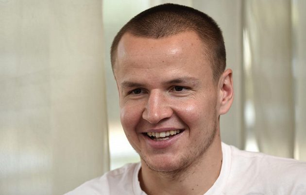 Záložník Stuttgartu Adam Hloušek na srazu české fotbalové reprezentace před kvalifikačním utkáním s Lotyšskem.