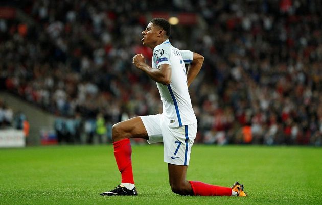 Anglický útočník Marcus Rashford slaví gól v síti Slovenska během utkání kvalifikace o postup na MS 2018.