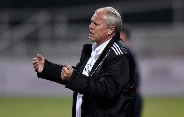 Trenér Příbrami Pavel Tobiáš během utkání 11. kola Synot ligy s pražskou Duklou.