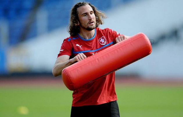 Záložník Petr Jiráček během prvního tréninku před kvalifikačním zápasem s Itálií.