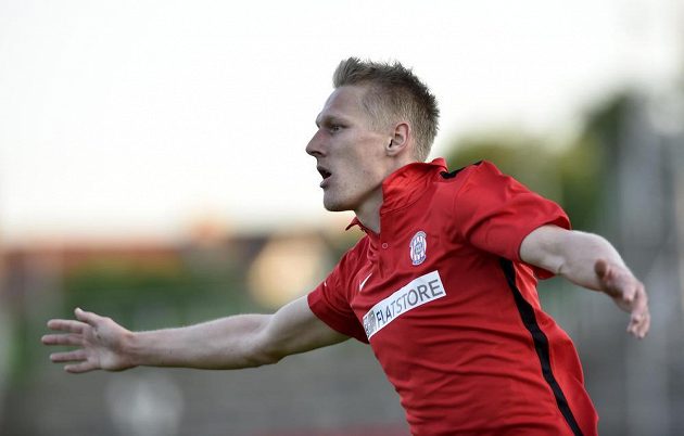 Brněnský útočník Michal Škoda se raduje z vyrovnávacího gólu proti Jihlavě v utkání 28. kola Synot ligy.