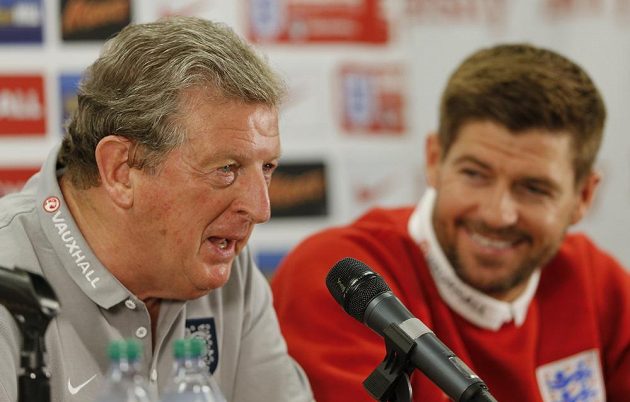Hodgson (vlevo) si padl s Gerrardem do noty zřejmě už během společného angažmá v Liverpoolu.