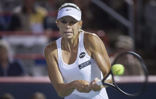Magda Linetteová z Polska při utkání s Petrou Kvitovou v prvním kole montrealského turnaje.