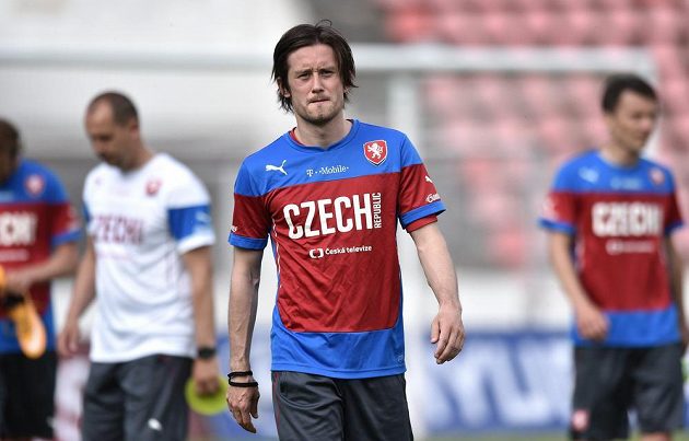 Tomáš Rosický během tréninku české fotbalové reprezentace před utkáním kvalifikace ME 2016 na Islandu.
