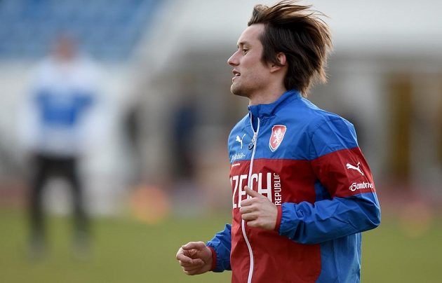 Tomáš Rosický během tréninku české reprezentace před utkáním kvalifikace ME 2016 s Lotyšskem.
