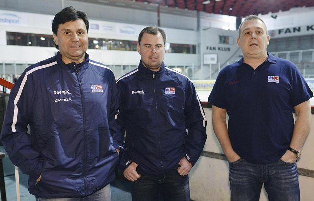 Trenérský triumvirát české hokejové reprezentace - zleva hlavní kouč Vladimír Růžička a jeho asistenti Jaroslav Špaček a Ondřej Weissmann.