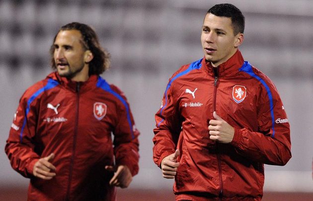 Marek Suchý (vpravo) a Petr Jiráček během tréninku české fotbalové reprezentace před přátelským utkáním s Kanadou.