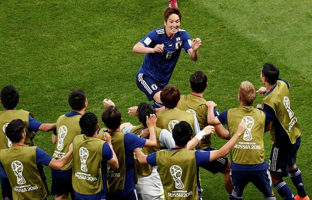 Japonský fotbalista Genki Haraguči oslavuje svou branku do sítě Belgie v osmifinále MS.