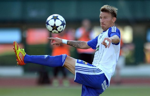 Znojemský útočník Marek Heinz během utkání 1. kola Gambrinus ligy s Duklou Praha.
