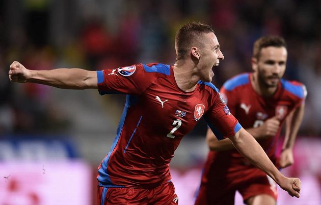 Český obránce Pavel Kadeřábek se raduje z gólu proti Islandu v kvalifikačním utkání v Plzni.