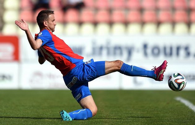 Plzeňský útočník Marek Bakoš střílí gól na 0:1 během utkání 1. kola Synot ligy proti Příbrami.
