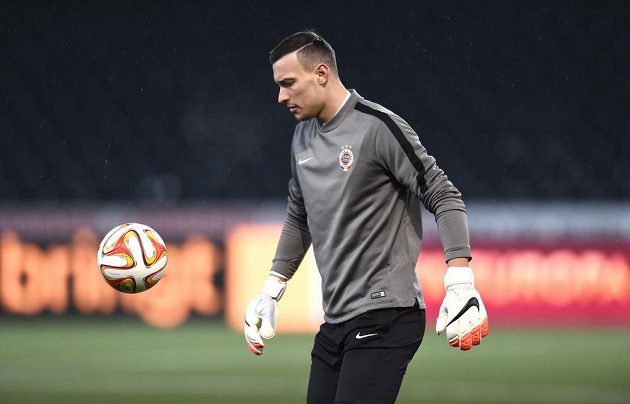 Sparťanský brankář Marek Štěch během středečního tréninku před utkáním Evropské ligy v Bernu.