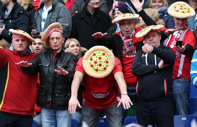 Slupneme vás jako pizzu! Proroctví velšských fanoušků se v Itálii nakonec naplnilo.