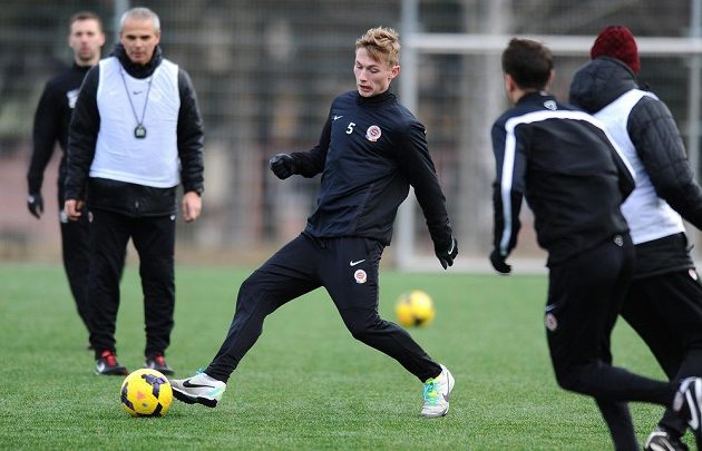Obránce Sparty Praha Jakub Brabec během tréninku v rámci kondičního soustředění v Třeboni.