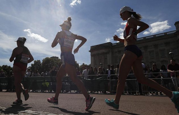 Anežka Drahotová na trati MS v Londýně. Nakonec závod 20km chůze vzdala pro zdravotní problémy.