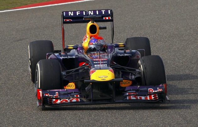 Sebastian Vettel se z deváté kvalifikační pozice dostal až do čela GP Číny, nakone skončil na nepopulárním čtvrtém místě.