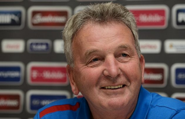 Trenér české fotbalové reprezentace Josef Pešice na tiskové konferenci před přípravnýým zápasem s Kanadou.