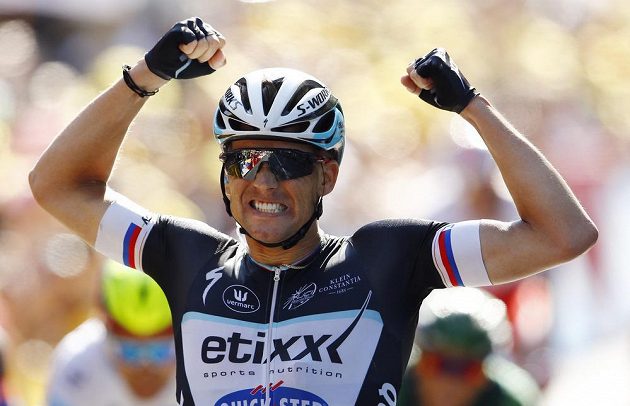 Obrovská radost českého cyklisty Zdeňka Štybara po triumfu v šesté etapě Tour de France.