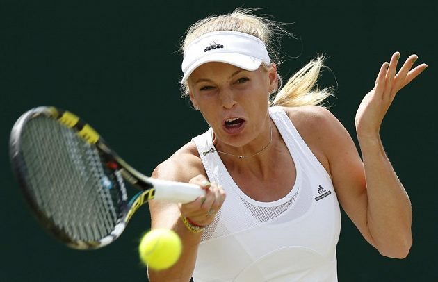 Caroline Wozniacká ve Wimbledonu marně hledala recept na Barboru Záhlavovou-Strýcovou.