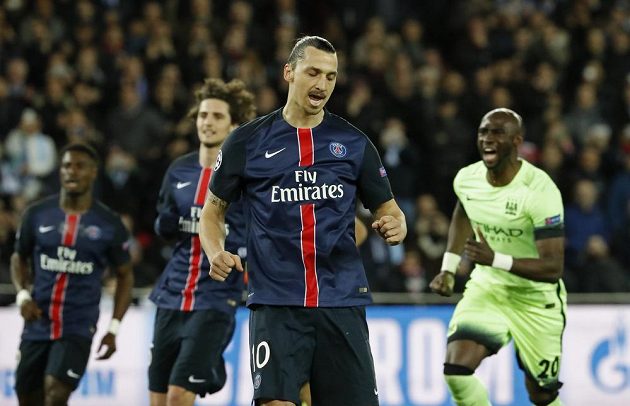 Útočník PSG Zlatan Ibrahimovic poté, co neproměnil penaltu proti Manchesteru City.
