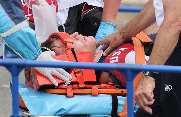 Americký bikrosař Connor Fields utrpěl při těžkém pádu v semifinále olympijského závodu krvácení do mozku.
