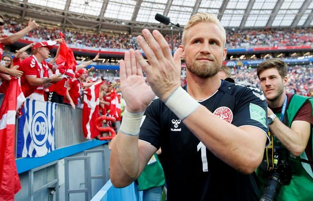 Dánové také jdou dál. Po remíze s Francií byl spokojen i gólman Kasper Schmeichel.