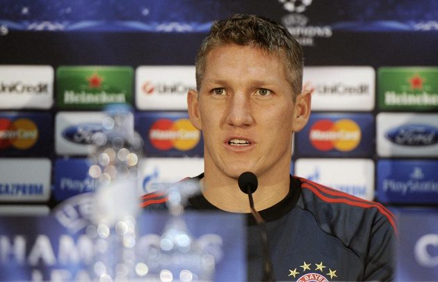 Hráč Bayernu Mnichov Bastian Schweinsteiger na tiskové konferenci v Plzni před utkáním Ligy mistrů.