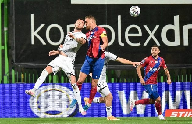 Český stoper Tomáš Petrášek je dál oporou Rakowa v polské nejvyšší soutěži.