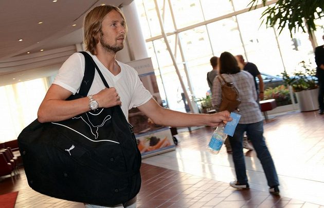 Záložník Jaroslav Plašil na srazu české fotbalové reprezentace před přátelským utkáním s Maďarskem dne 12. srpna 2013 v NH Hotelu v Praze.