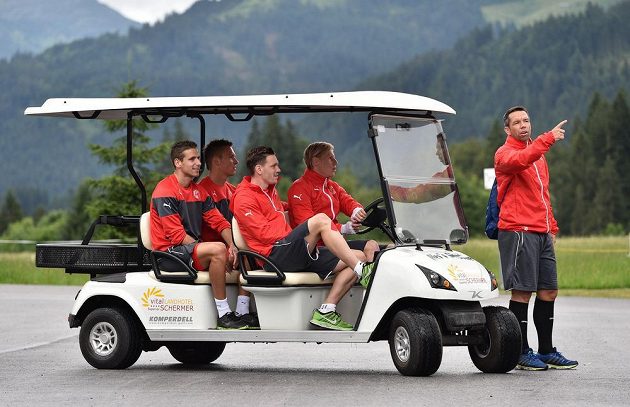 Fotbalisté Viktorie Plzeň (zleva): Jan Kovařík, Stanislav Tecl, Ondřej Vaněk, František Rajtoral a Pavel Horváth po tréninku v rakouském Westendorfu.