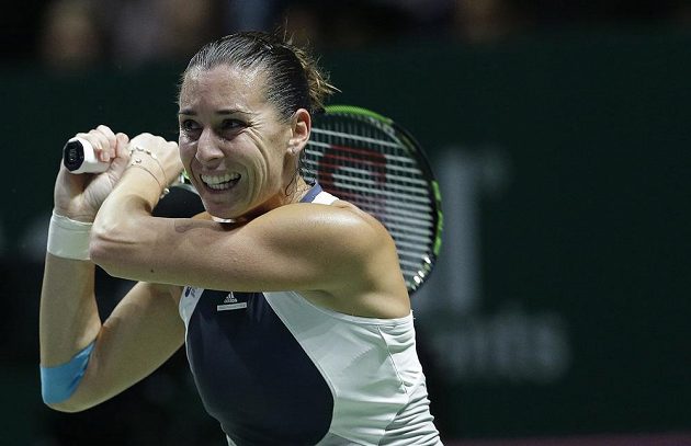 Italská tenistka Flavia Pennettaová během utkání s Polkou Agnieszkou Radwaňskou na Turnaji mistryň.