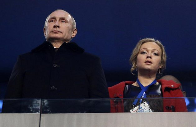 Ruský prezident Vladimir Putin a bývalá bobistka Irina Skvorcovová na slavnostním zahájení ZOH v Soči.