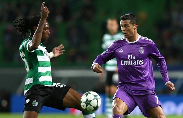 Ruben Semedo ze Sportingu (vlevo) se snaží připravit o míč Cristiana Ronalda z Realu Madrid.