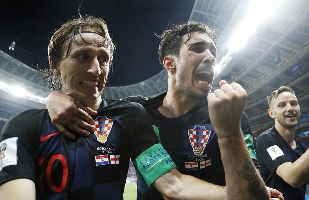 Radost Chorvatů po postupu do finále MS (zleva) Luka Modrič, Šime Vrsaljko a Ivan Rakitič.