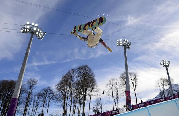 Americká snowboardistka Kelly Clarková létala už v kvalifikaci v U-rampě hodně vysoko.