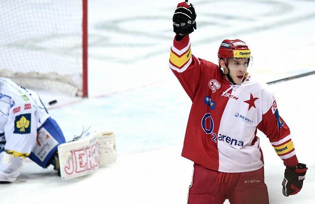Slávistický útočník Jiří Doležal slaví gól v síti Komety Brno v dohrávce 25. kola Tipsport extraligy.