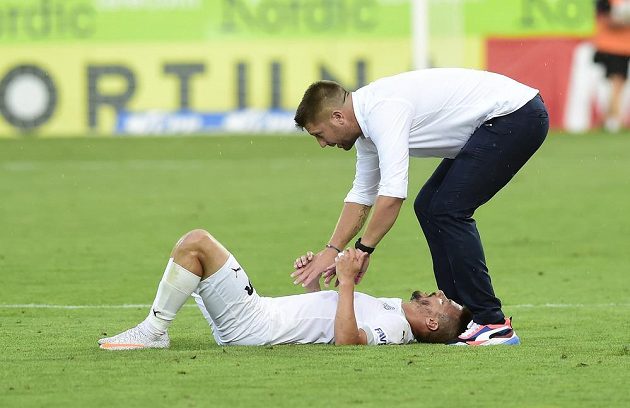Manažer Slovácka Veliče Šumulikoski (vpravo) a Jan Navrátil ze Slovácka po konci utkání.