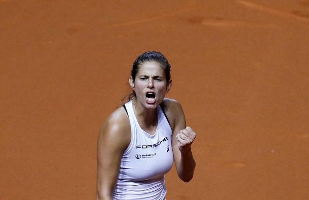 Němka Julia Görgesová během duelu fedcupového semifinále s Karolínou Plíškovovu.