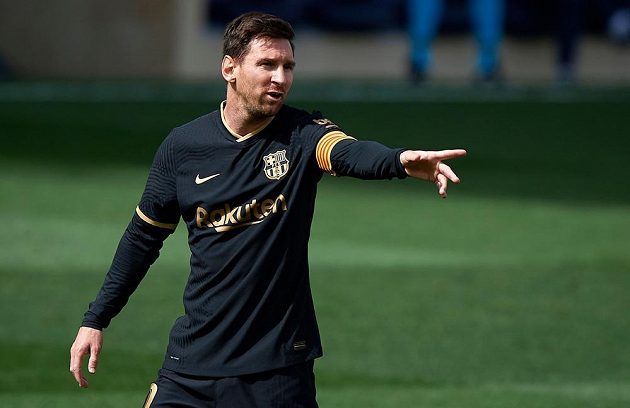 Barcelonský Lionel Messi ostré zákroky soupeřů z Villarrealu ve španělské lize ustál a zápas dohrál.