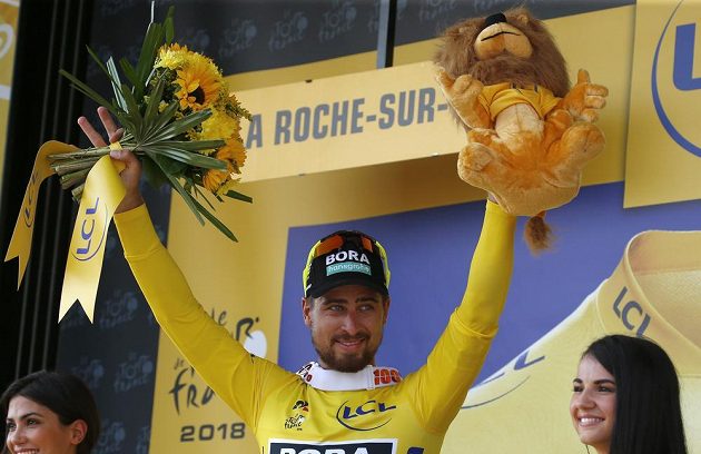 Slovenský cyklista Peter Sagan se dostal díky vítězství ve 2. etapě Tour de France do průběžného vedení.