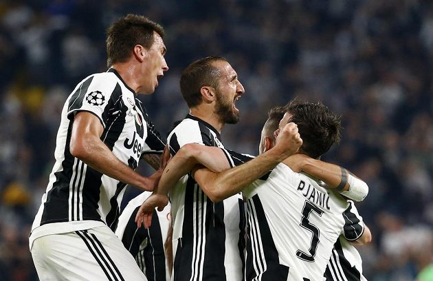 Giorgio Chiellini slaví. Po jeho gólu ve čtvrtfinále Ligy mistrů vedl Juventus nad Barcelonou 3:0.