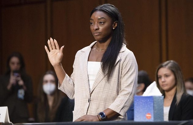 Americká gymnastka Simone Bilesová vypovídala před americkým senátním výborem ohledně sexuálního zneužívání gymnastek